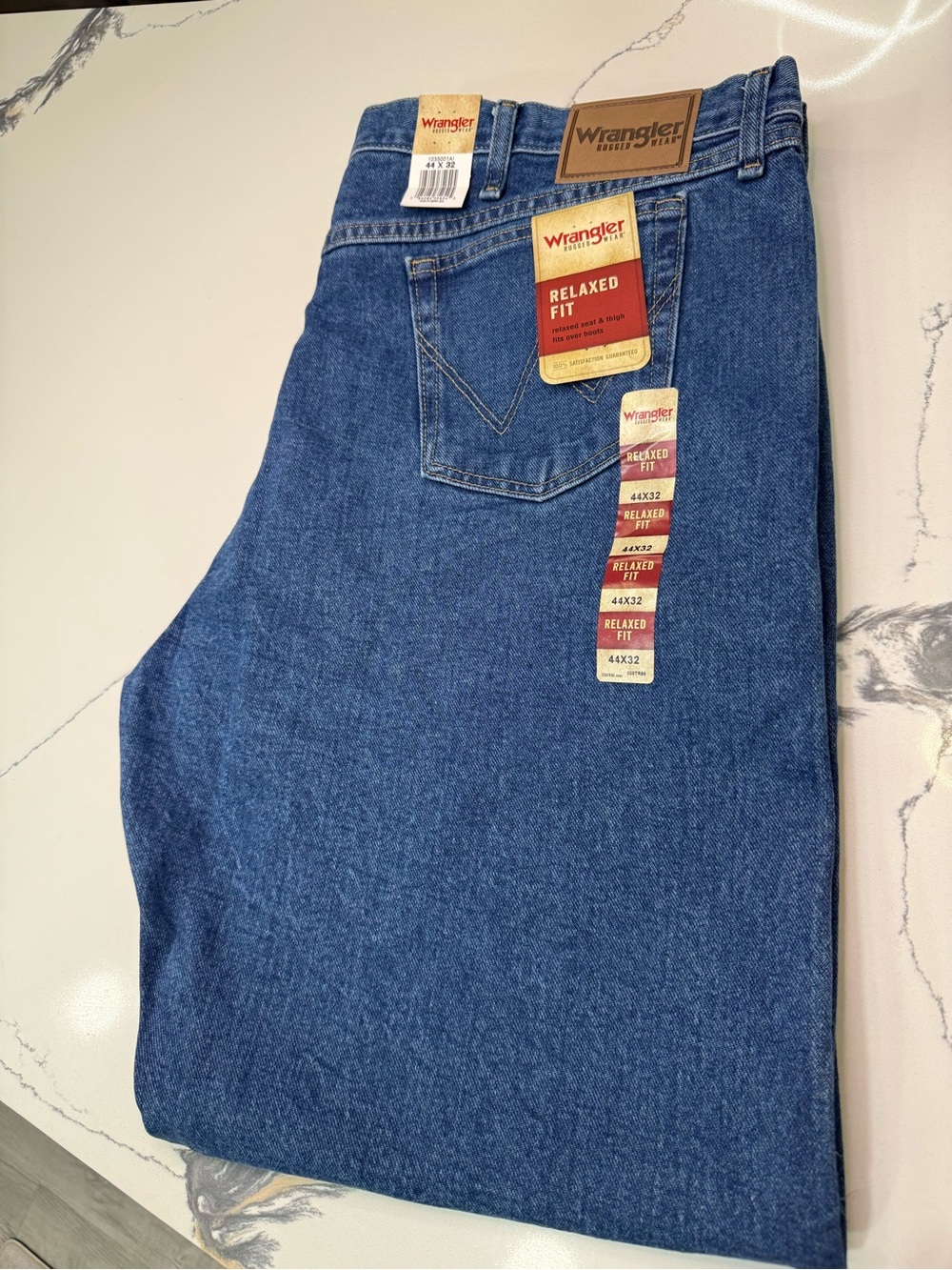 New Wrangler Mens Jeans Rugged Wear Relaxed Fit 100% Cotton 44x32
